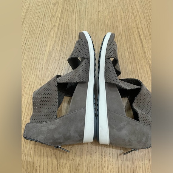 EILEEN FISHER Sport 2 Sneaker Sandal in grey perforated leather, Sz 8 - Picture 10 of 10